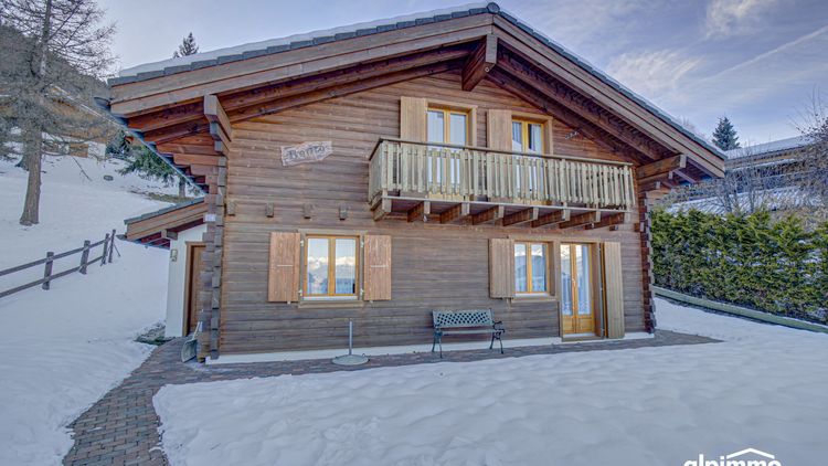 For sale: 4 bedroom Chalet close to the centre of Haute-Nendaz!