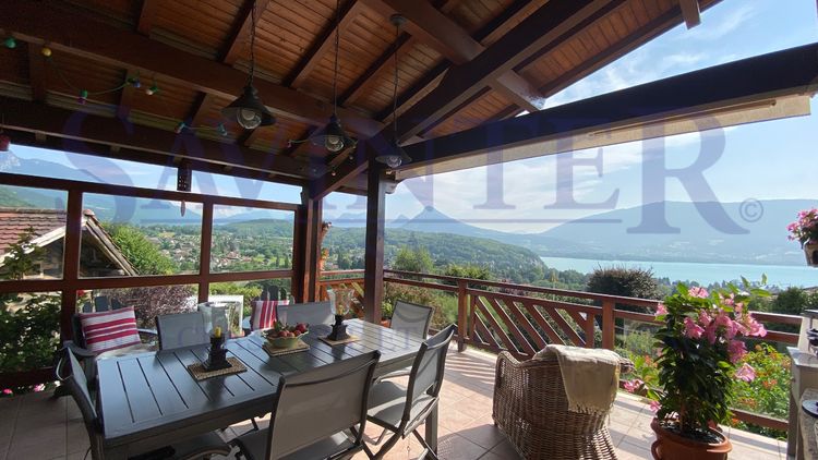 House of Character. Breathtaking view. Land 2400m2.