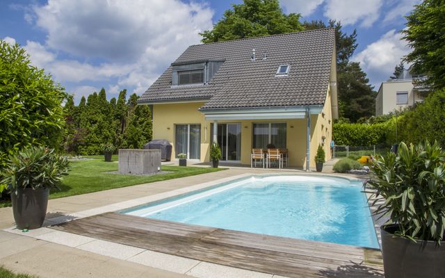 Idyllic 5.5 Room Single-family house with pool